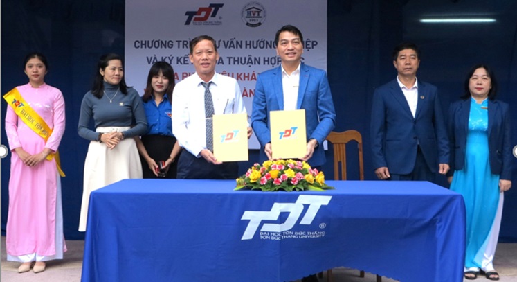Lễ ký kết hợp tác đào tạo Trường THPT Hoàng Văn Thụ và Trường ĐH Tôn Đức Thắng